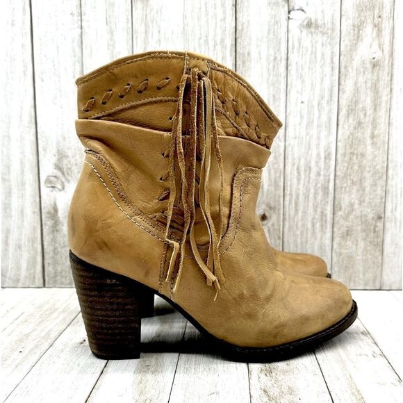 ☀️SALE☀️ Naughty Monkey Leather Fringe Slouchy Western Booties Size: 6.5 - Picture 3 of 11